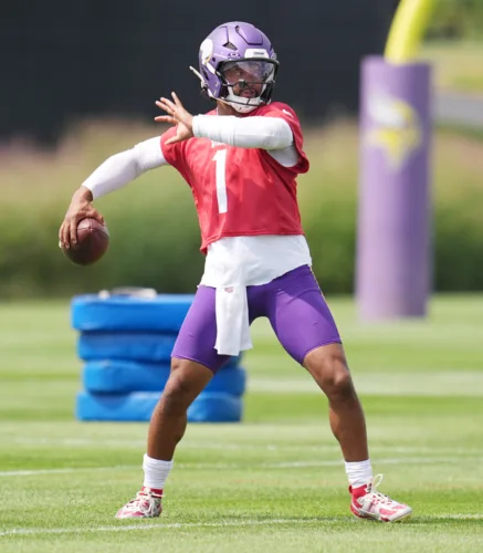 Murray is Vikings' quarterback choice